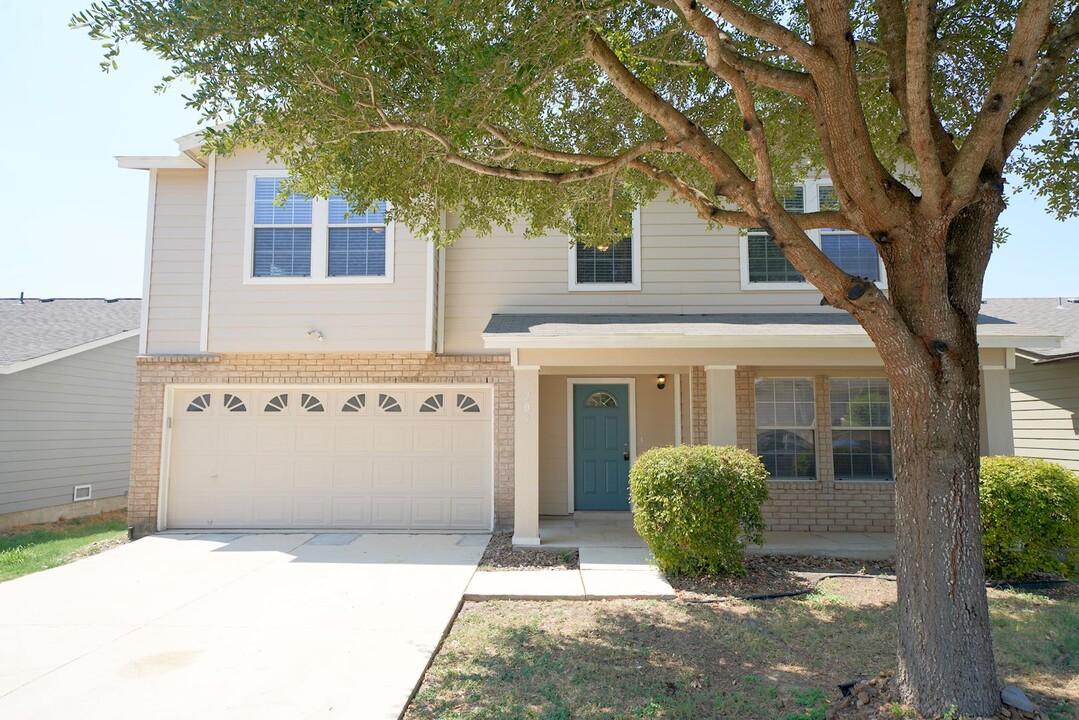 209 Gatewood Trace in Cibolo, TX - Building Photo