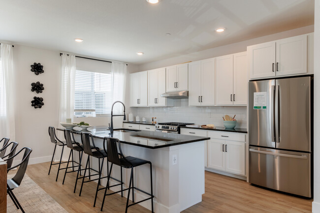 BB Living Trails Edge in Centennial, CO - Building Photo - Interior Photo