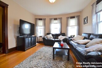 12 South Crescent Circuit, Unit 2 in Boston, MA - Foto de edificio - Building Photo