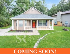 11 Laurel Dr in Newnan, GA - Building Photo