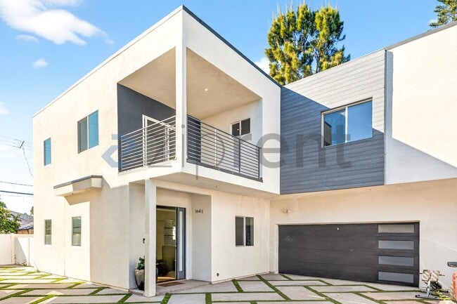 5641 Riverton Ave in Los Angeles, CA - Foto de edificio - Building Photo
