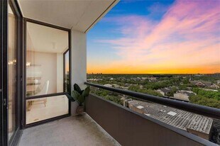 1111 Bering Dr in Houston, TX - Building Photo