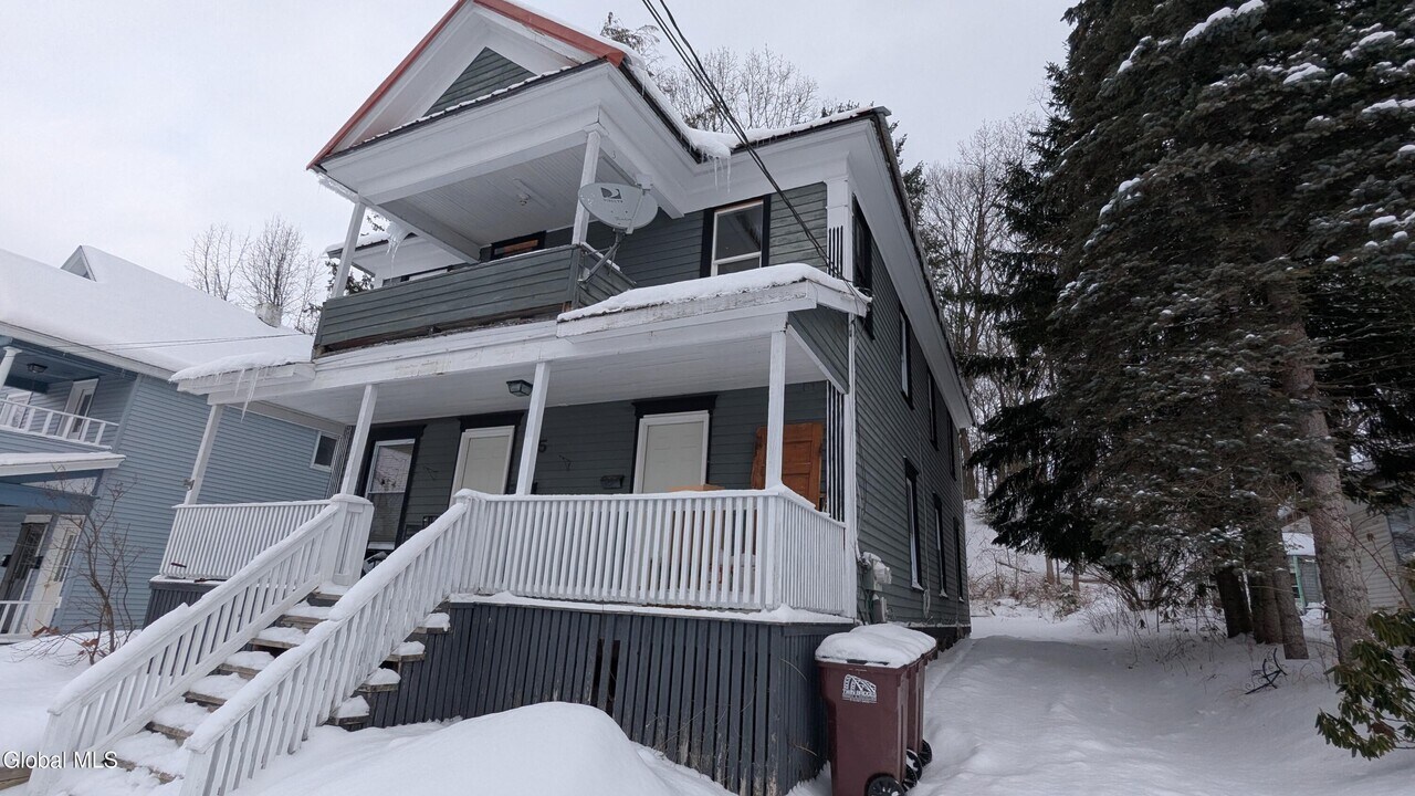 75 Park St in Gloversville, NY - Building Photo