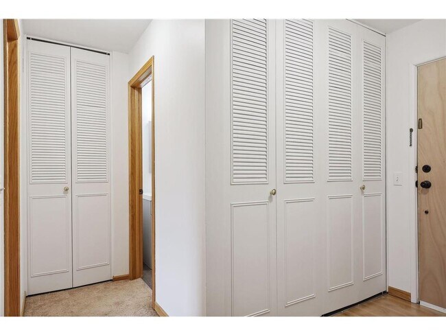 10211 Cedar Lk Rd S photo'