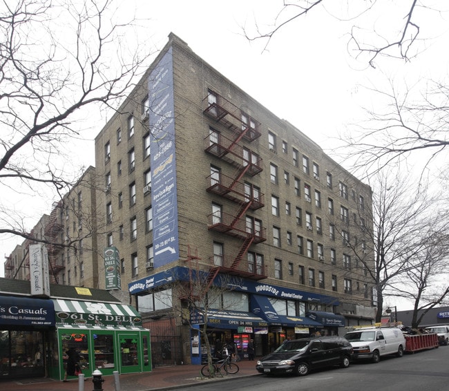 6107 Woodside Ave in Woodside, NY - Foto de edificio - Building Photo