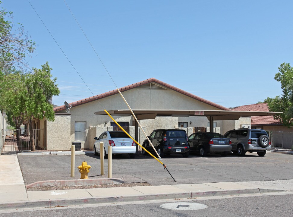 Cambridge Apartments in Phoenix, AZ - Building Photo