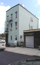 212 Kent St in Brooklyn, NY - Foto de edificio - Building Photo