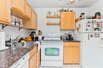 2740 N Pine Grove Ave in Chicago, IL - Foto de edificio - Building Photo