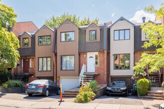 590 Des Seigneurs Rue in Montréal, QC - Building Photo - Building Photo