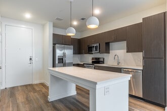 CO/OP Singleton in Dallas, TX - Building Photo - Interior Photo