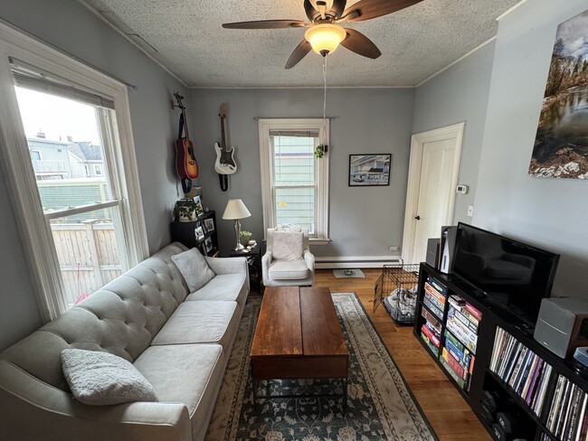 12 Claremon St, Unit 1 in Somerville, MA - Building Photo - Building Photo