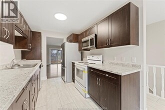 36 Remark Dr in Kingsville, ON - Building Photo - Building Photo