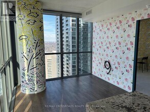 101 Charles St E in Toronto, ON - Building Photo - Building Photo