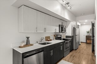 Icon Apartments in Seattle, WA - Building Photo