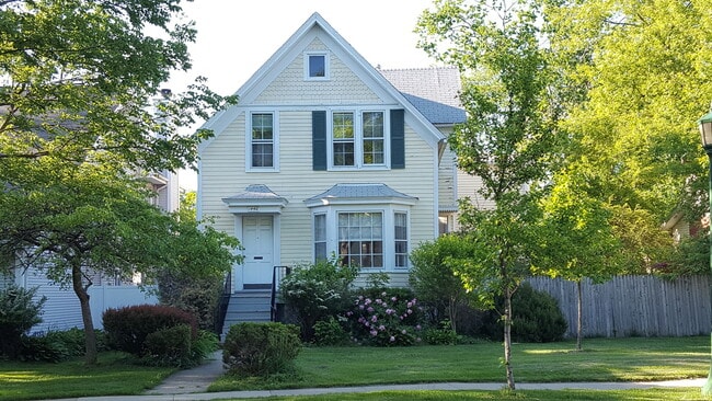 property at 1448 Wilmette Ave