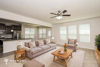 1028 Nelson Pl, Unit B in Burleson, TX - Foto de edificio - Building Photo