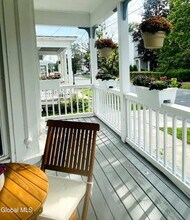 200 Beekman St in Saratoga Springs, NY - Foto de edificio - Building Photo