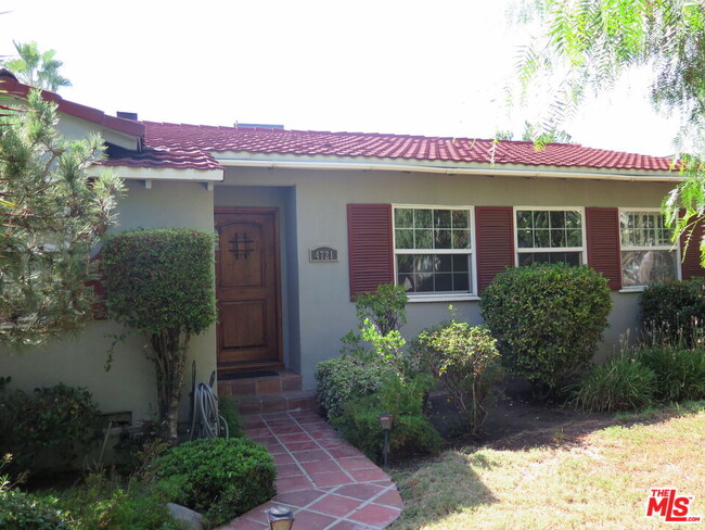 4721 Greenbush Ave in Los Angeles, CA - Building Photo - Building Photo