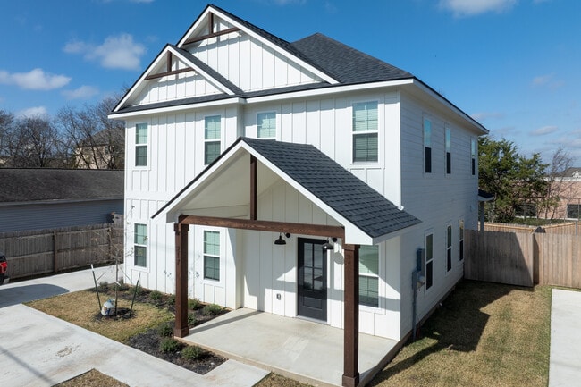 217 Richards St in College Station, TX - Building Photo - Building Photo