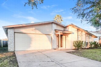 15614 Mendocino Dr in Houston, TX - Foto de edificio - Building Photo