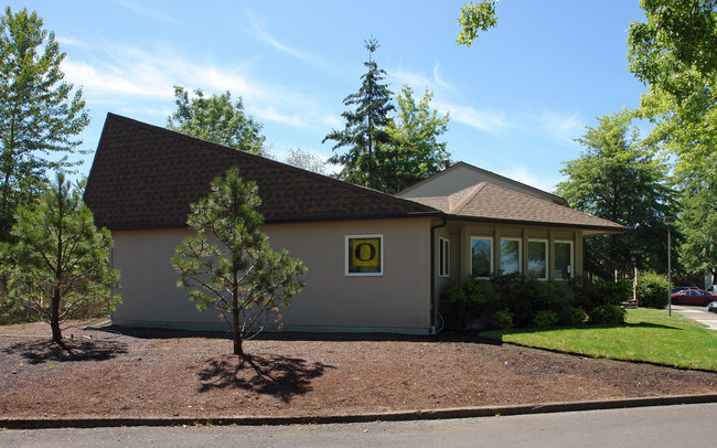 Village Oaks in Eugene, OR - Foto de edificio - Building Photo