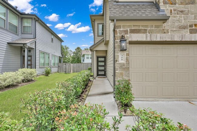 308 N Spotted Fern Dr in Montgomery, TX - Building Photo - Building Photo