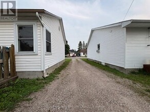 158 Cameron Ave in Renfrew, ON - Building Photo - Building Photo
