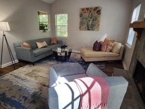 1 Mountainview Dr, Unit UPPER in Covington, GA - Foto de edificio - Building Photo