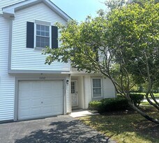 1152 Vail Ct in Naperville, IL - Building Photo