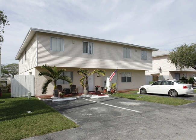 Seagrape Village in Homestead, FL - Foto de edificio - Building Photo