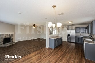 761 Lowe Dr in Cedar Hill, TX - Foto de edificio - Building Photo