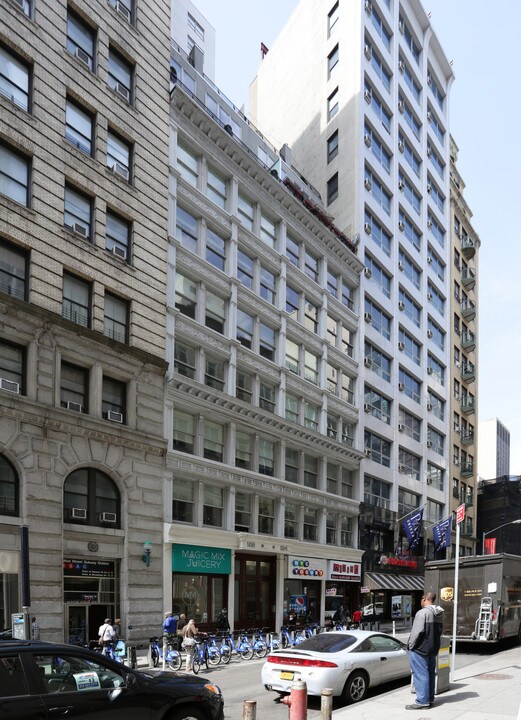 Fulton-Chambers Building in New York, NY - Building Photo