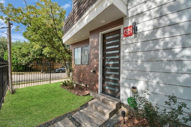 3218 Crawford St in Houston, TX - Building Photo - Building Photo