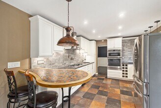 28905 Creek Bend Dr in Farmington Hills, MI - Building Photo - Building Photo