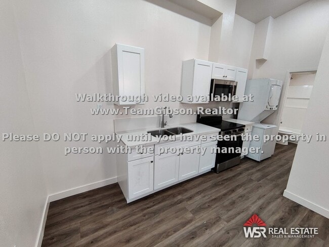 property at 1960 Summertree Dr