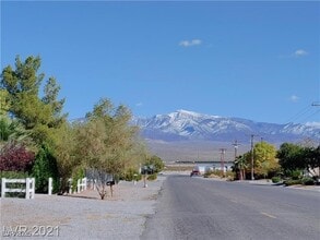 630 E Simkins Rd in Pahrump, NV - Foto de edificio - Building Photo