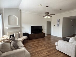 9204 Tejas Ct in La Porte, TX - Building Photo - Building Photo