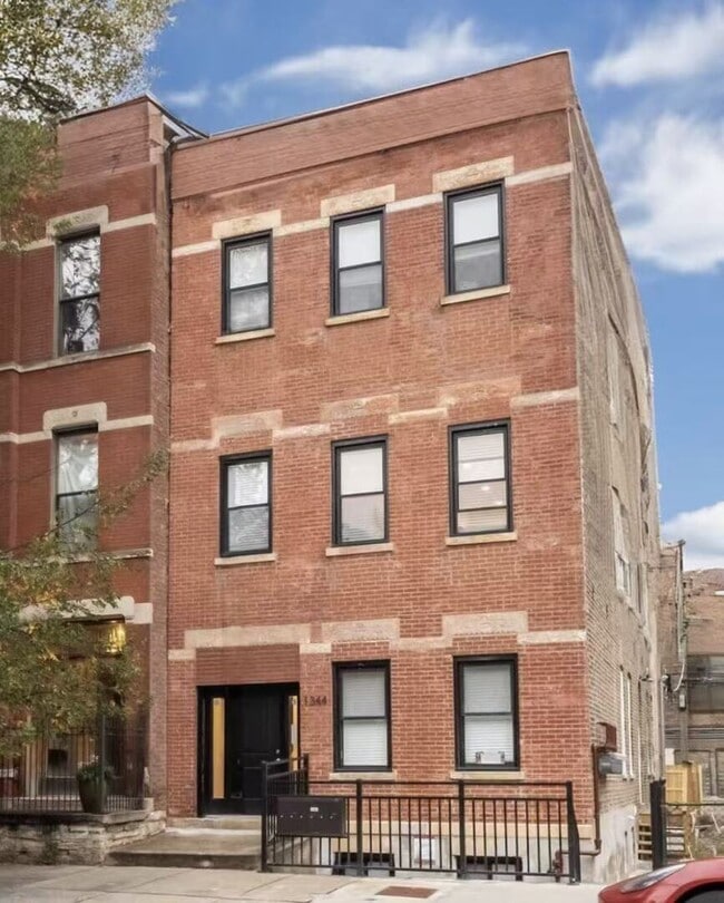 property at 1344 W Ohio St