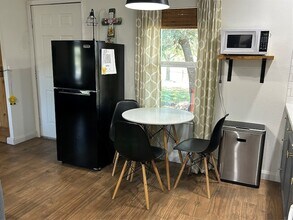 1943 Cr 321 in Glen Rose, TX - Foto de edificio - Building Photo