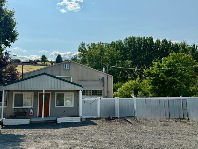 3040 Clemans Rd in Clarkston, WA - Foto de edificio - Building Photo