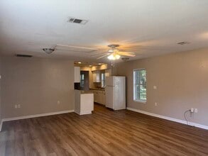 1028 Brett St N in Crestview, FL - Foto de edificio - Building Photo