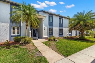 121 Cypress Ln in Oldsmar, FL - Building Photo