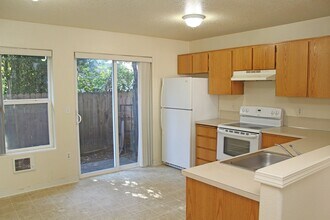 3548 SE 119th Ave in Portland, OR - Building Photo - Building Photo