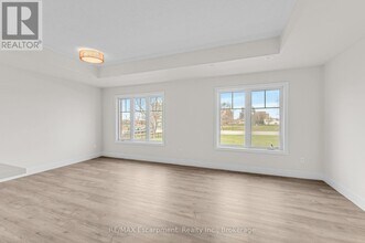 2420 Baronwood Dr in Oakville, ON - Building Photo - Building Photo