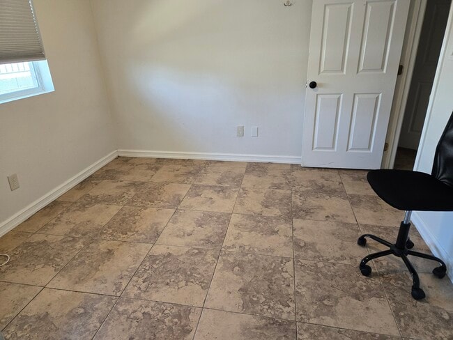 2535 W Broadway Rd in Mesa, AZ - Building Photo - Building Photo