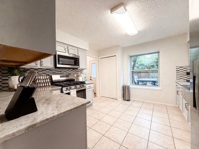 property at 29 Pinewood Forest Ct