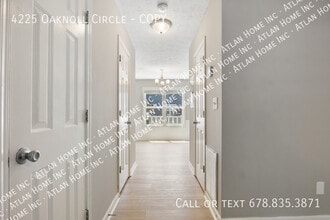 4225 Oaknoll Cir in Duluth, GA - Foto de edificio - Building Photo