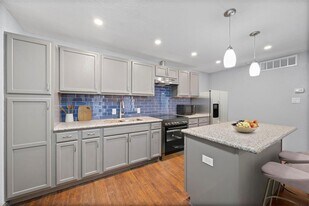 10211 Sugar Branch Dr in Houston, TX - Building Photo