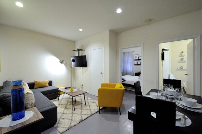 327 W 36th St. in New York, NY - Building Photo - Building Photo