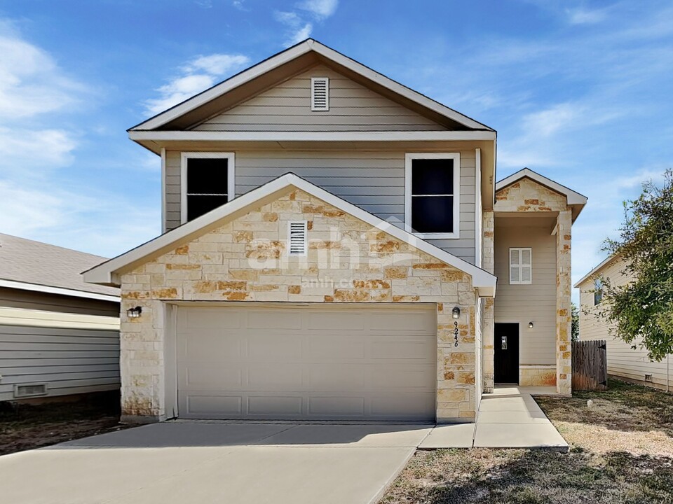 9246 Silver Vista in San Antonio, TX - Building Photo